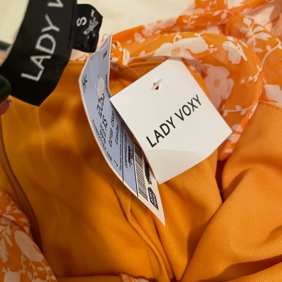 Light orange and white floral dress - Picture 6 of 10